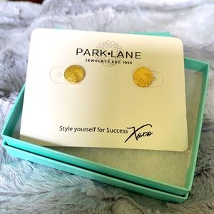 NWT-Dottie Earrings-Gold